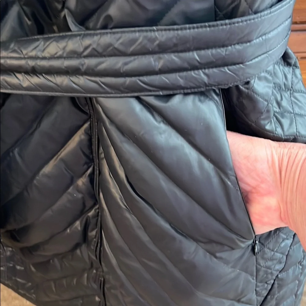 Eddie Bauer Black Puffer Jacket with Quilted Design_2